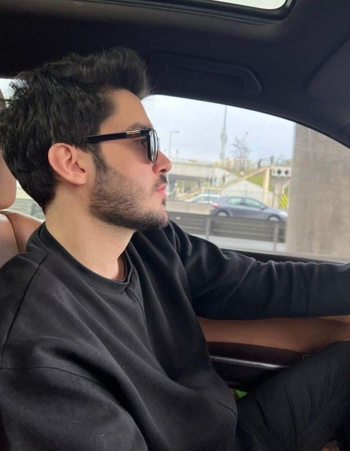 <em><strong>Axel C.</strong></em>